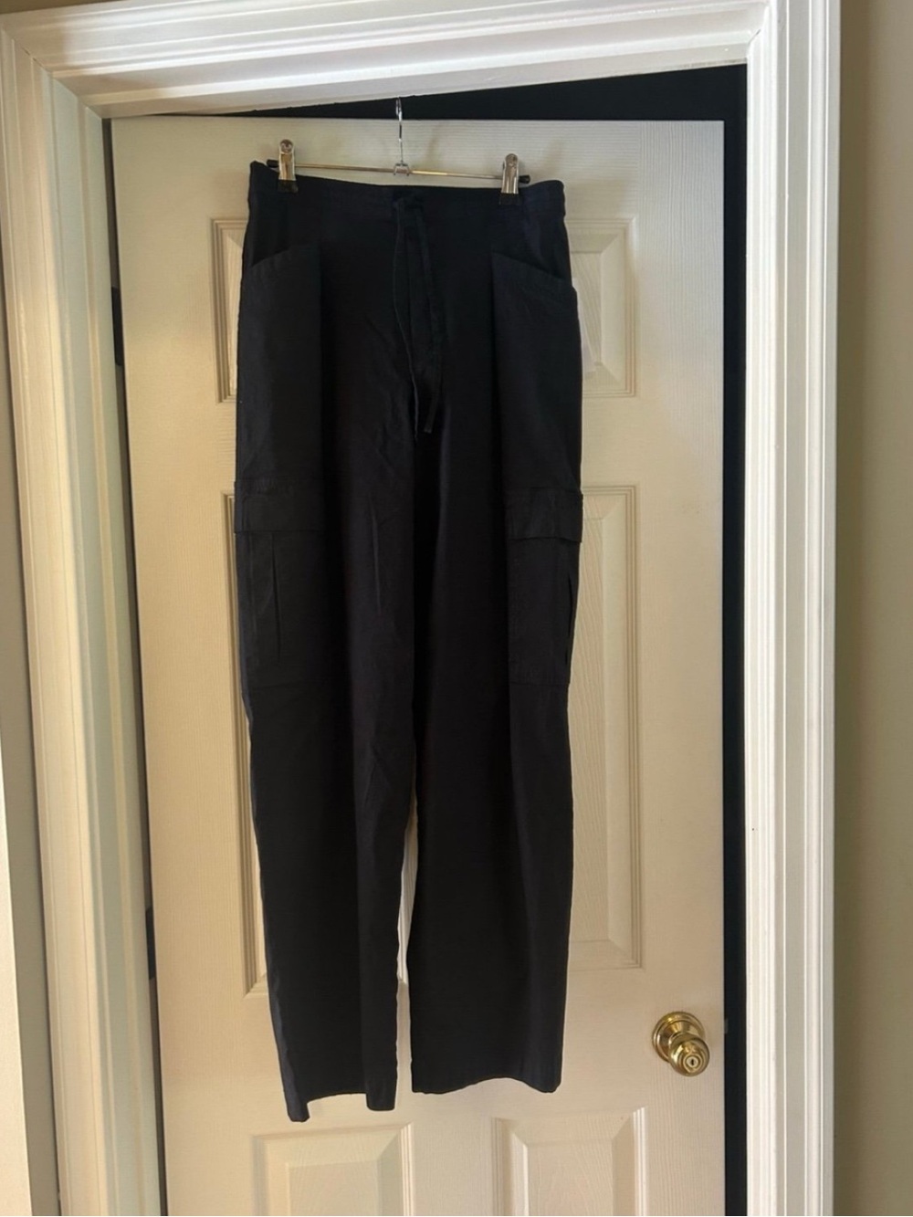 Our paradise straight leg cargo pants, nwt size M